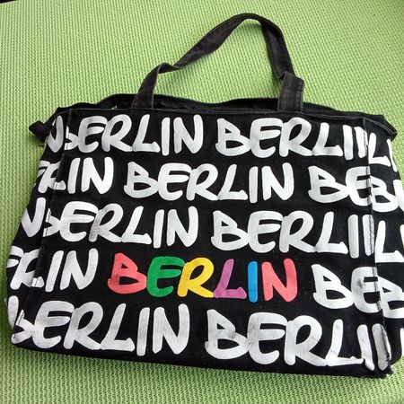 Grosse Stofftasche Berlin im Sommer-Design, sehr praktisch.