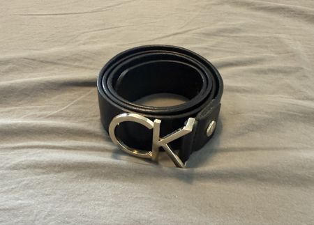 Ceinture noire Calvin Klein boucle CK dorée
