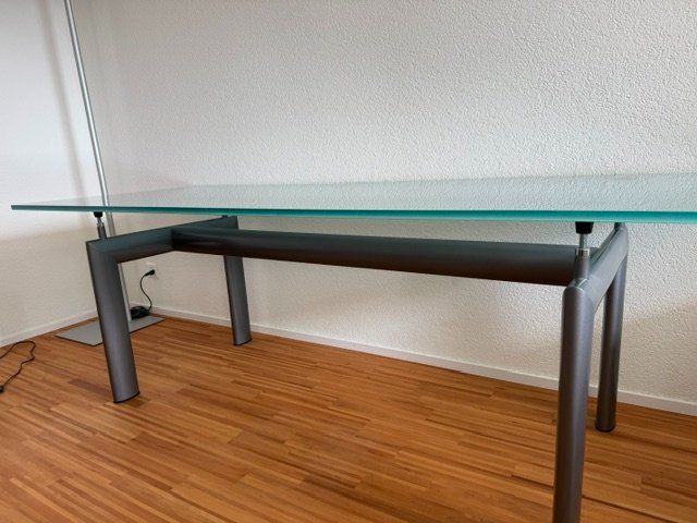 Le Corbusier Tavoli: Tisch Design Le Corbousier – Usato da Gossau ZH venduto da AnnaCo 1
