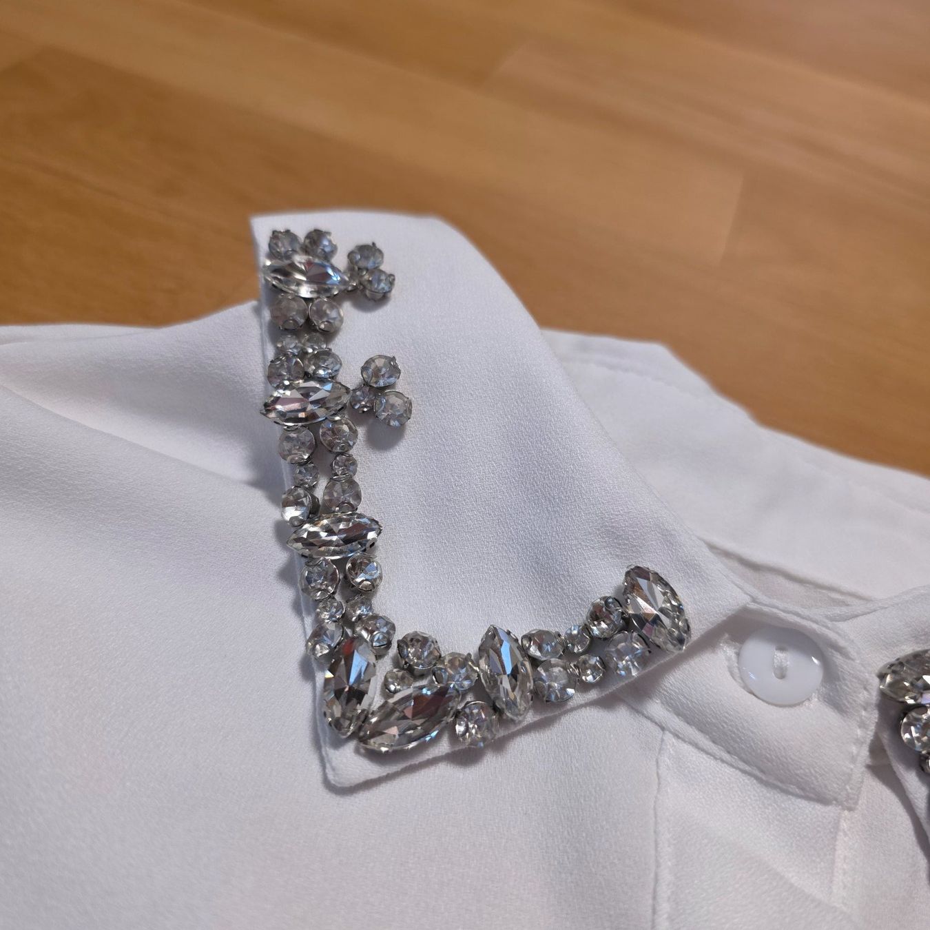 Tops: Zierkragen weiß mit Strass one size – Gebraucht aus Wald ZH von CapLux 4