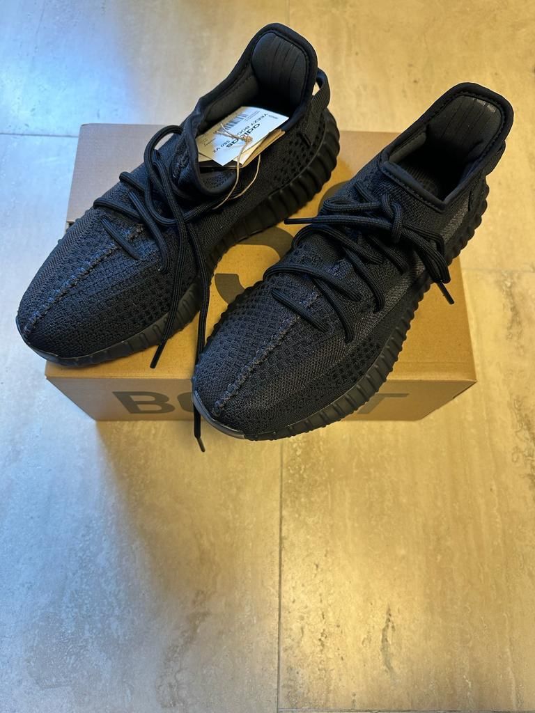 Adidas Scarpe da uomo: Adidas Yeezy Boost 350 V2 Onyx – Nuovo e nell'imballaggio originale da Lugano venduto da ALockers 1