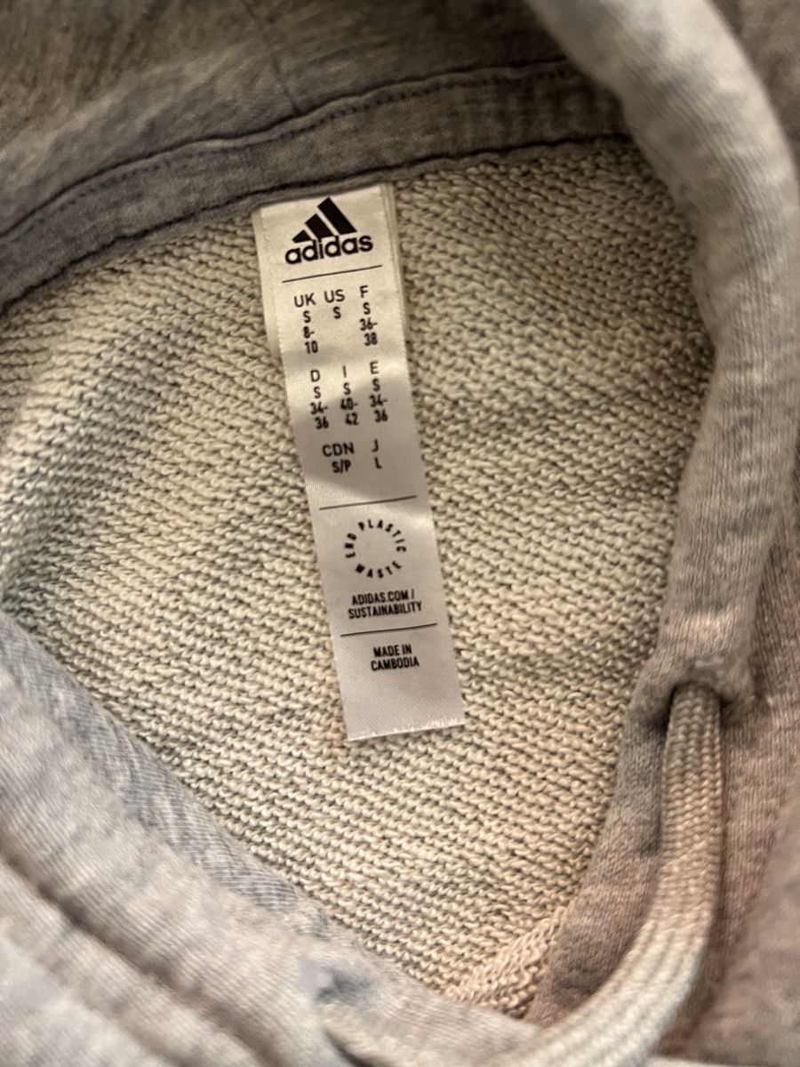 Maglioni & Felpe: Adidas Kapuzenpullover grau Groesse S guter Zustand – Usato da Bettlach venduto da Tradenet100 1