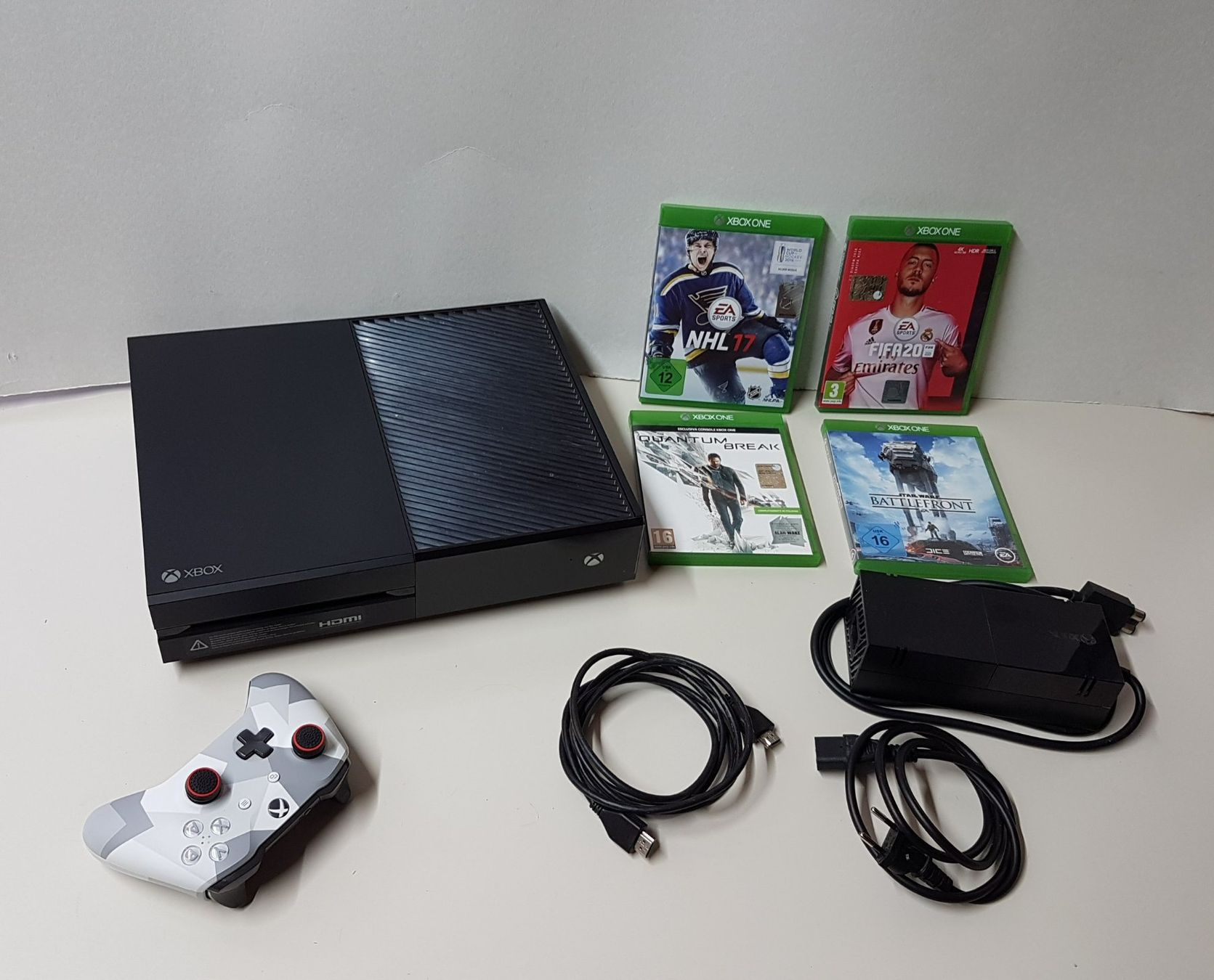 Microsoft Console: 😎  Xbox One Konsole mit Spiele – Usato da Schüpfheim venduto da Games_Spielkonsolen