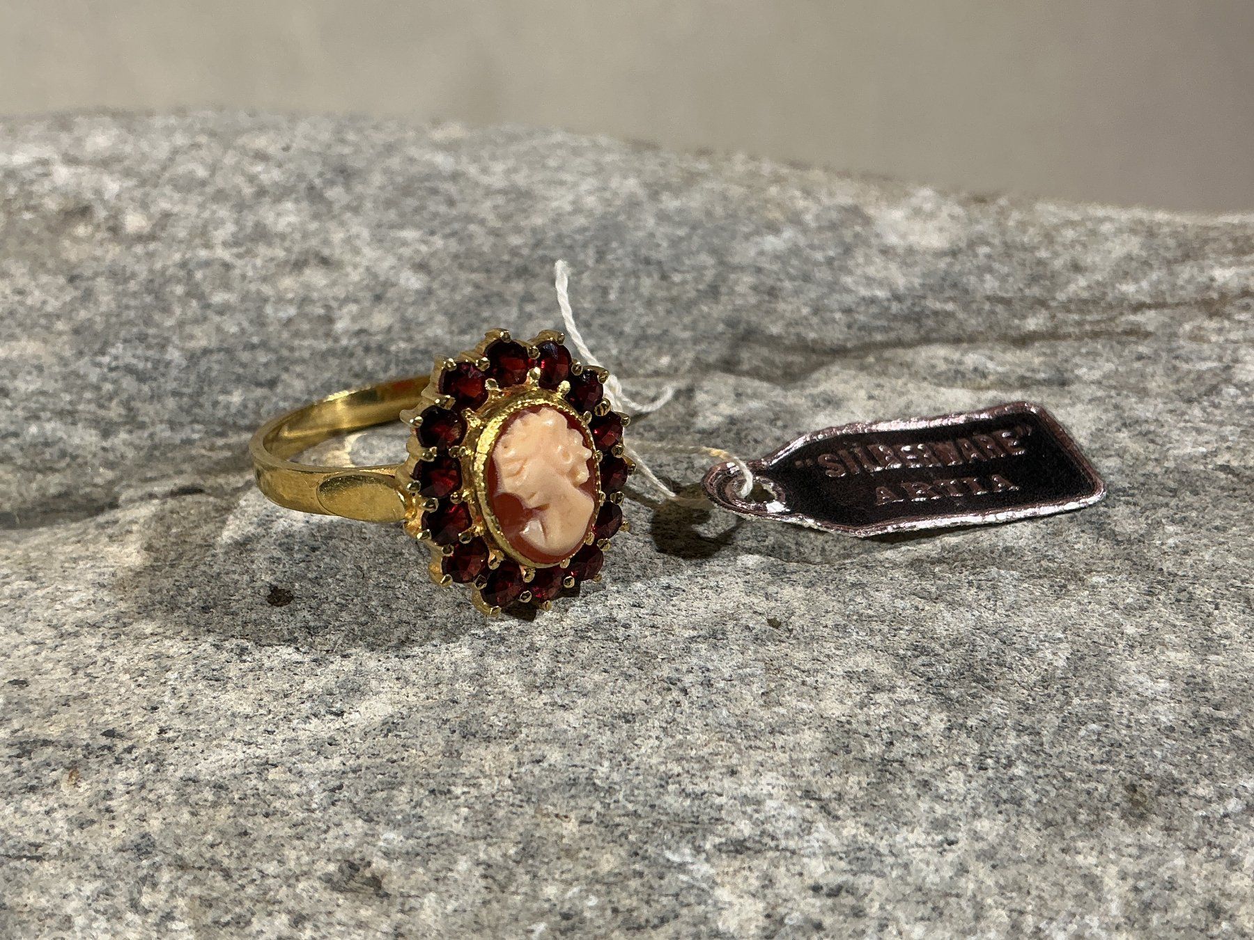 Anelli: BÖHMISCHER GRANATSCHMUCK Ring Cameé Gr. 56 – Nuovo (secondo la descrizione) da Richterswil venduto da Restwert_Richterswil