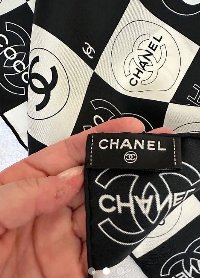 Chanel Foulard & Sciarpe: Chanel carre  piccolo – Nuovo e nell'imballaggio originale da lugano venduto da rob_g7hc 1