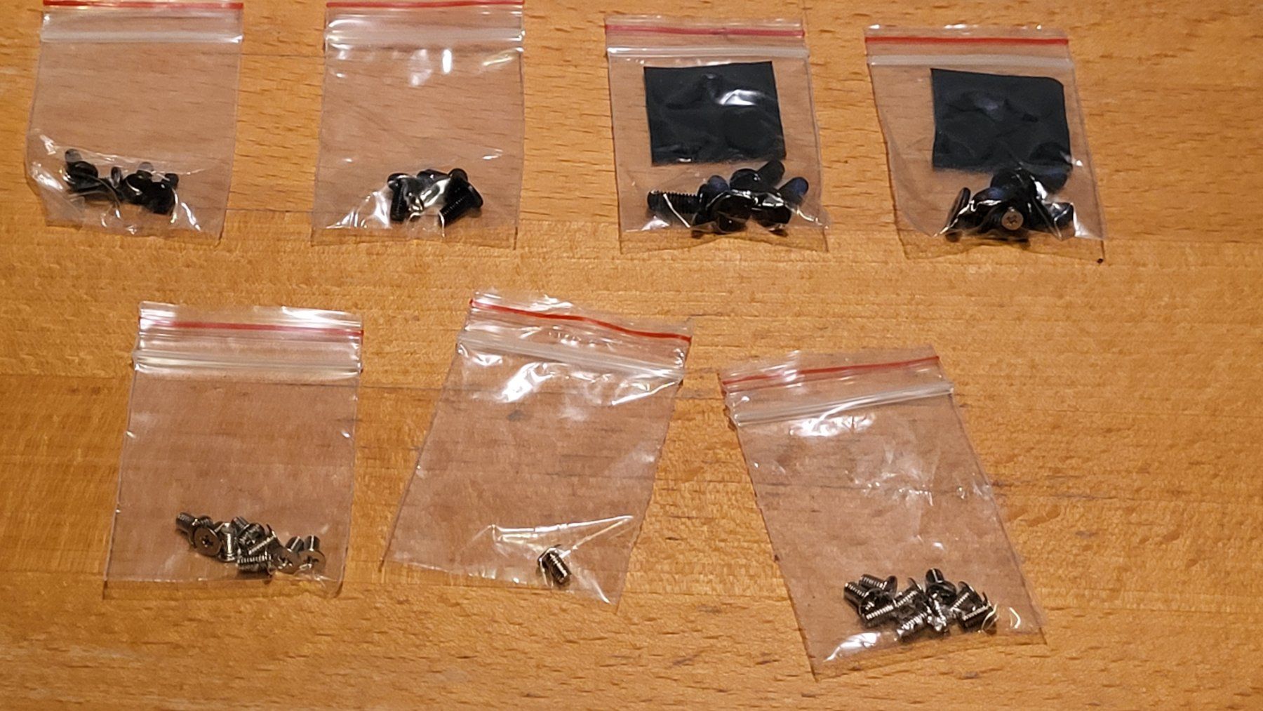 Componenti elettronici: PC Gehäuse Montagematerial Schrauben Set – Nuovo (secondo la descrizione) da Uster venduto da gurust 1