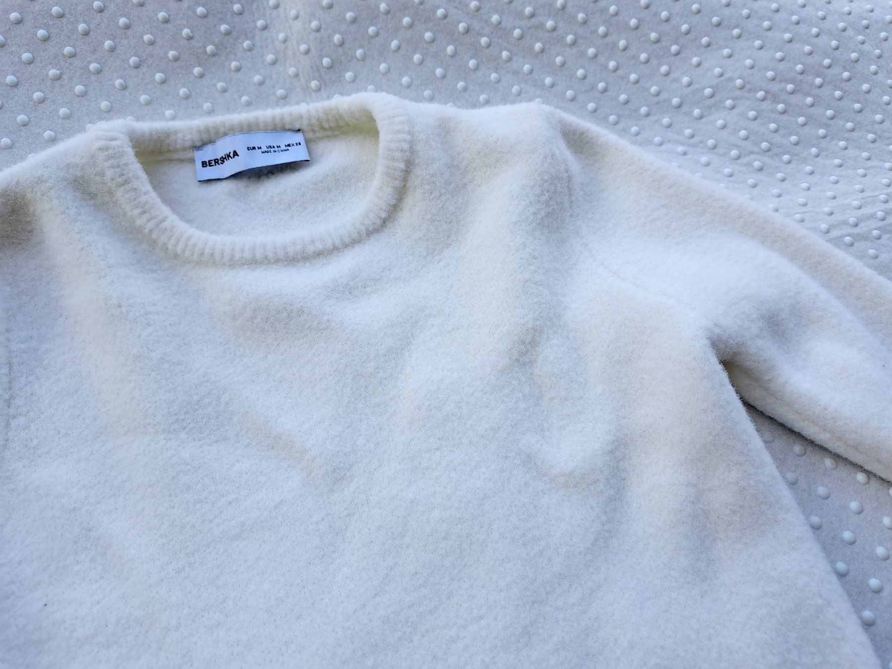 Bershka Maglioni & Felpe: Weisser Bershka Pullover, kuschelig, Grösse M – Usato da Gysenstein venduto da joshuas81 1