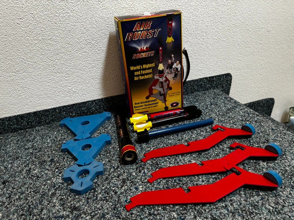 Giocattoli: Air Burst Rockets, Spielzeug-Set – Usato da Hermetschwil-Staff venduto da sch_z9nc