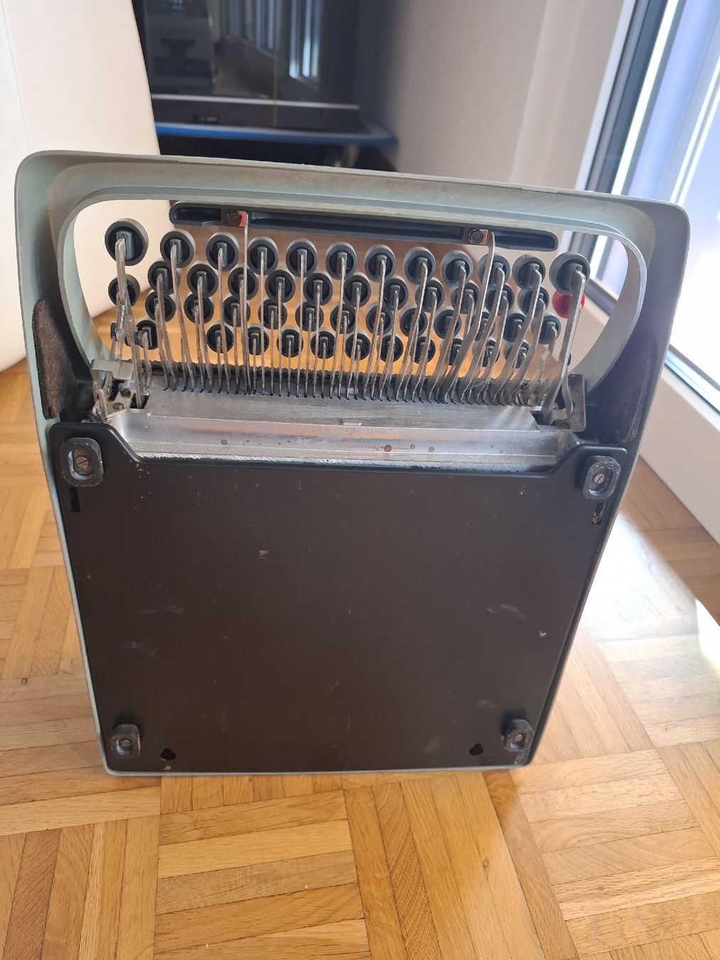 Olivetti Macchine da scrivere: Olivetti Studio 44  – Usato da Crémines venduto da Carambaaa 5