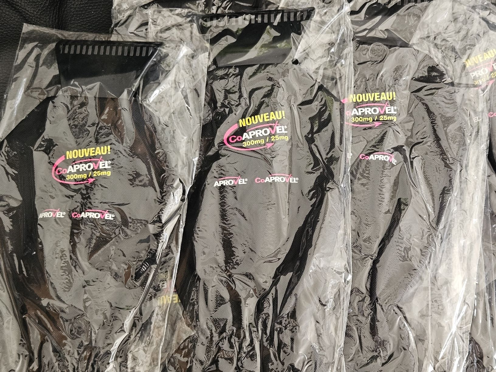 Guanti & manicotti: 1x Eiskratzer mit  Handschuh / Originalverpackt / OVP – Nuovo e nell'imballaggio originale da Oberdorf BL venduto da BaldenEagle 2