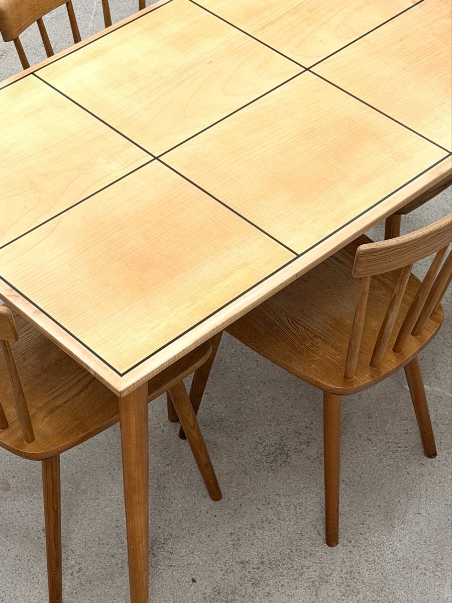 Horgen Glarus Set di tavolo e panche: Table Hans Bellmann / Horgenglarus 1950 + 4 chaises Victoria – Usato da Genève venduto da vintageMC 8