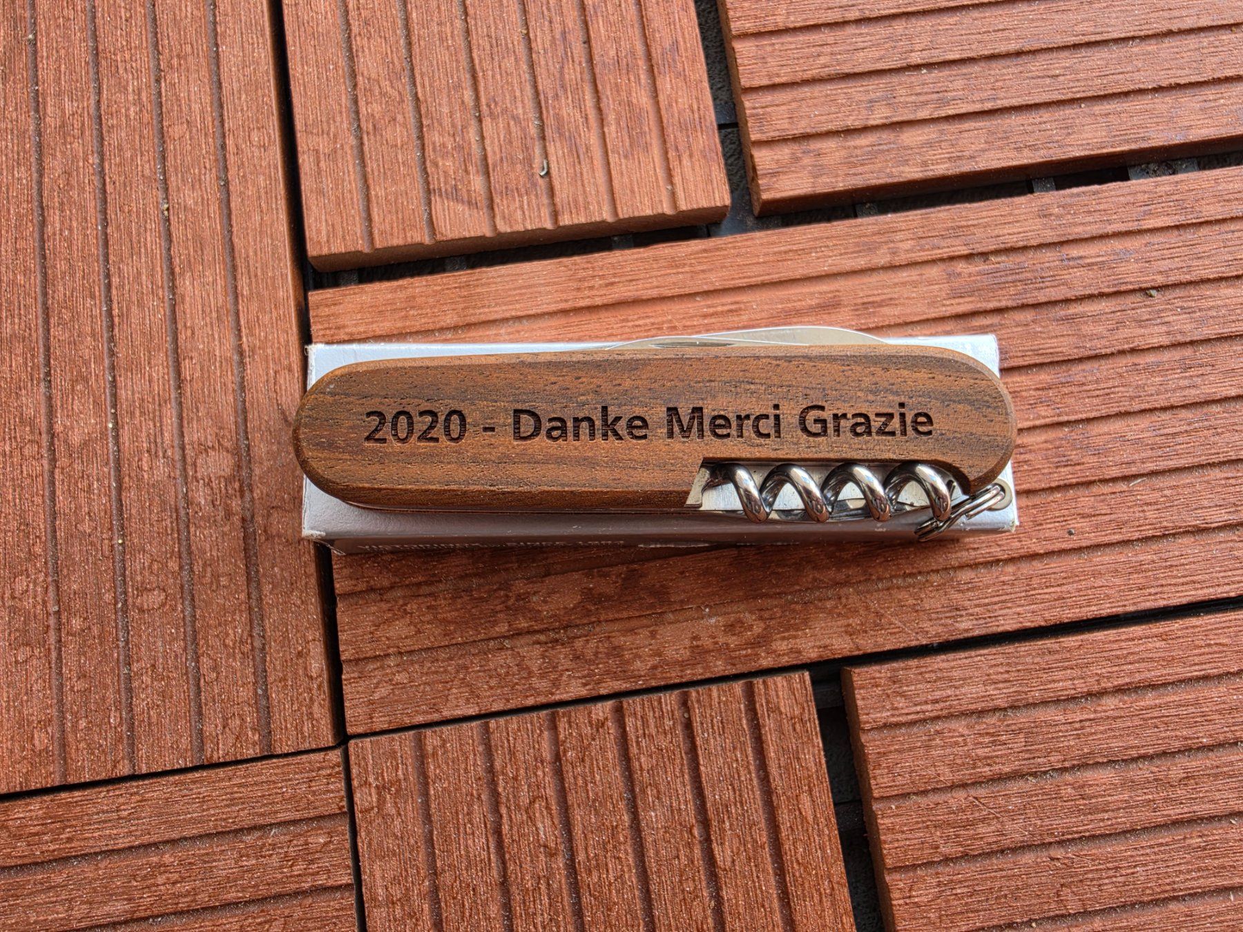 Victorinox Coltelli tascabile: Victorinox Sackmesser 2020 Danke – Nuovo e nell'imballaggio originale da Felben-Wellhausen venduto da REALLIFE20
