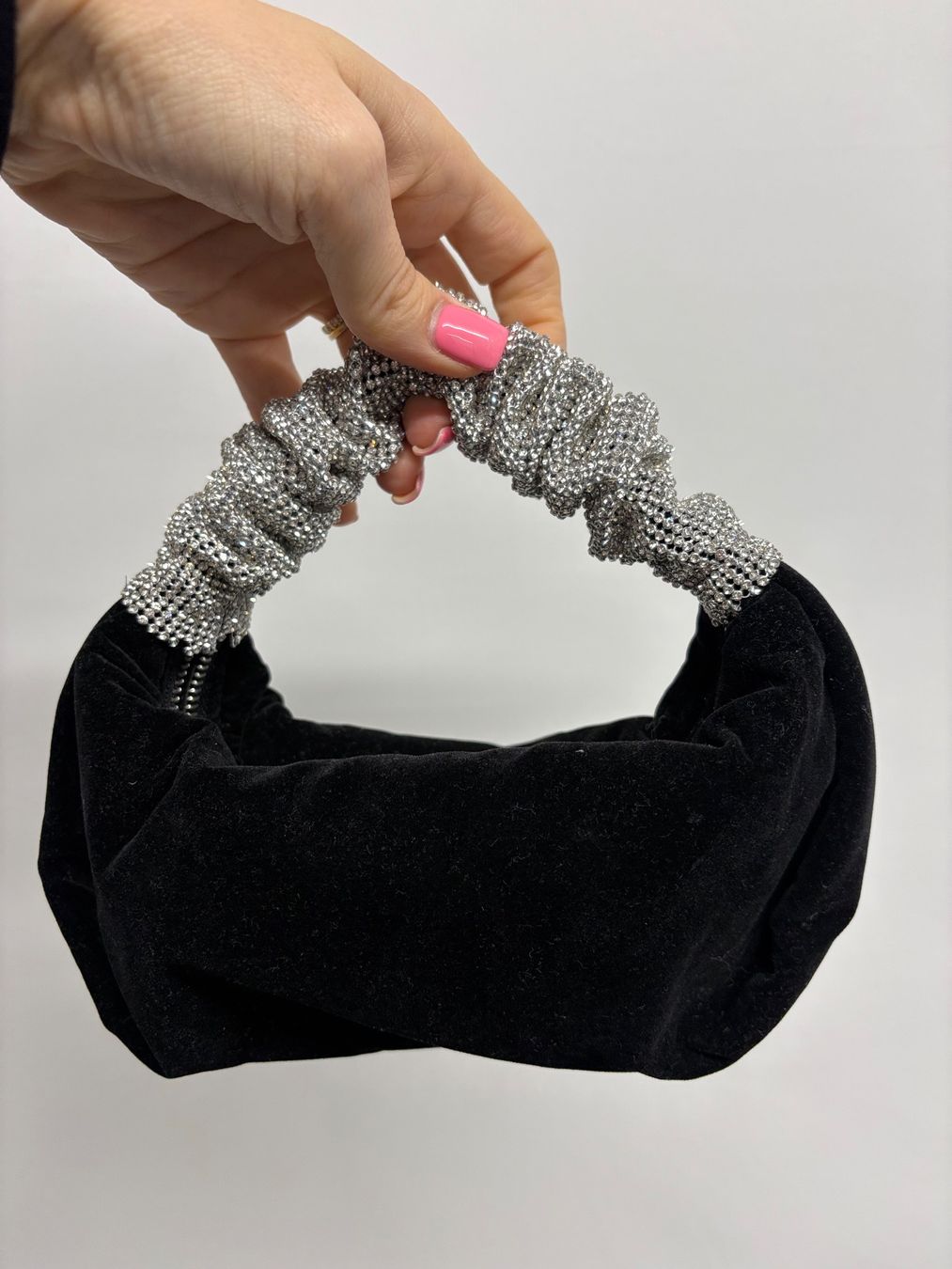 Borse da donna: Schwarze Samt Tasche mit Strass Minibag – Nuovo (secondo la descrizione) da Regensdorf venduto da secondchancefashion 1
