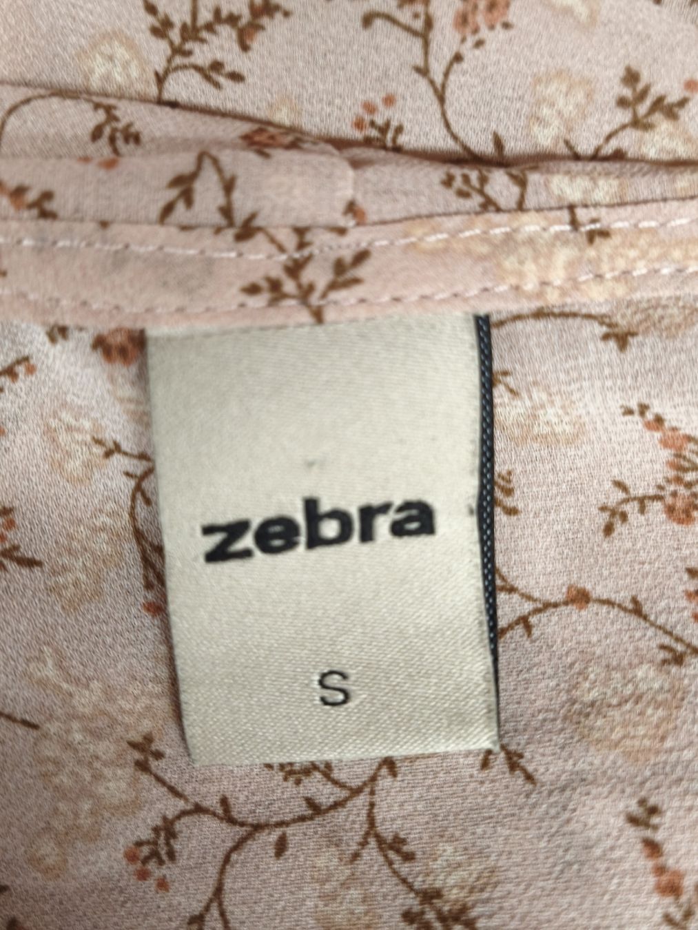 Zebra Blusen: Zebra Bluse mit Rüschen hellrosa mit Blumenmuster Grösse S – Neu (gemäss Beschreibung) aus Emmetten von SecondhandSiska 3