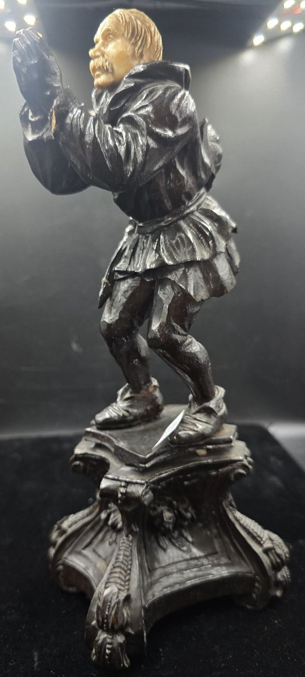 Figuren: Holz geschnitzte Figur – Gebraucht aus Rorschacherberg von snOOpydOg11 1