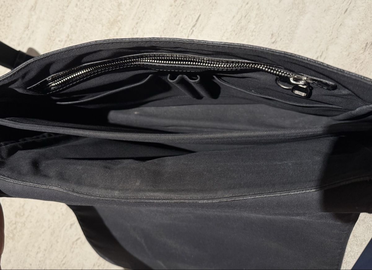 Louis Vuitton Borse: Louis Vuitton District vinyl business tasche – Usato da Untersiggenthal venduto da Sabrina1403 1
