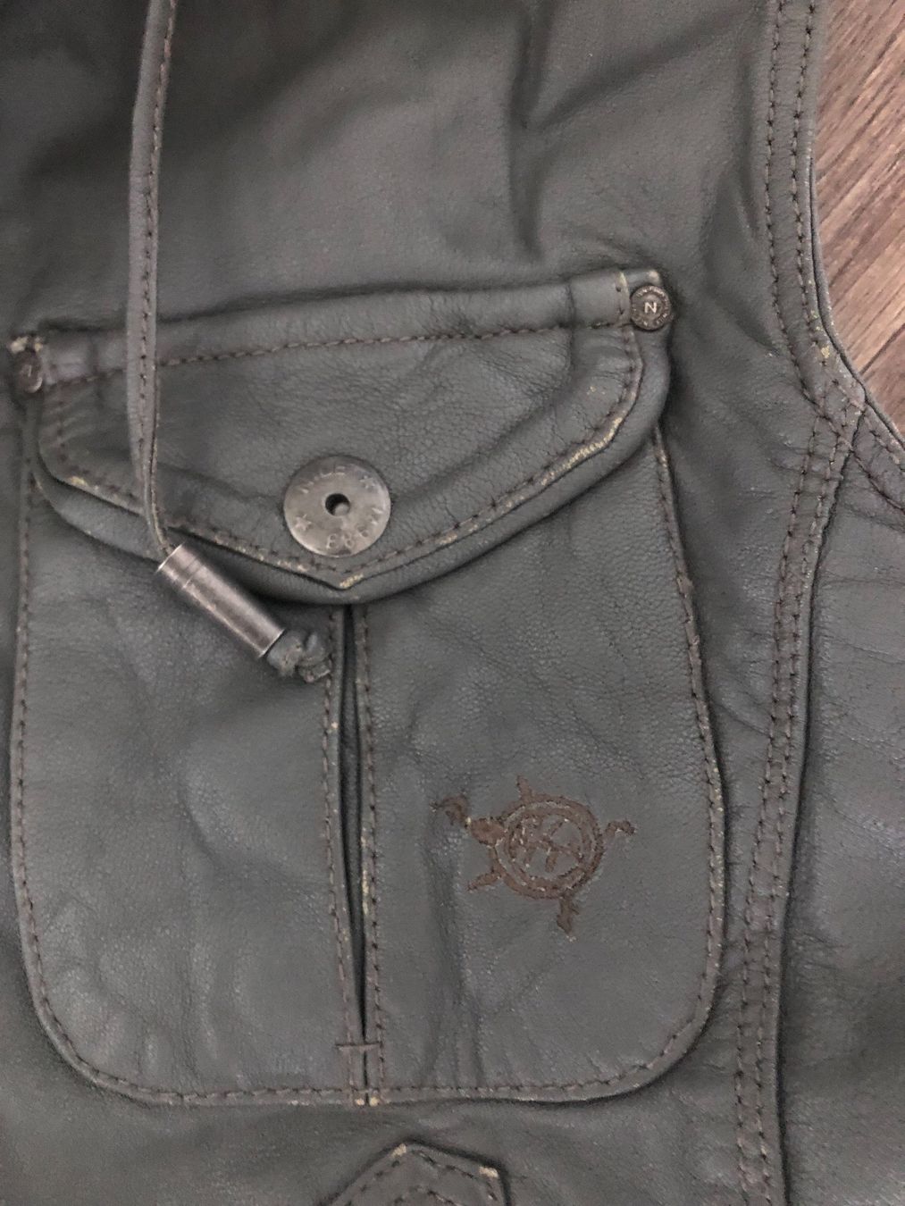 Gilet & Giacche senza maniche: Nile Ledergilet – Nuovo (secondo la descrizione) da Emmen venduto da ama_8wmn 6
