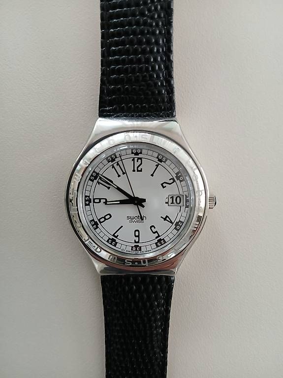 Montres: Swatch Edelstahl mit Datumsanzeige – D'occasion à Escholzmatt par sus_9vvb
