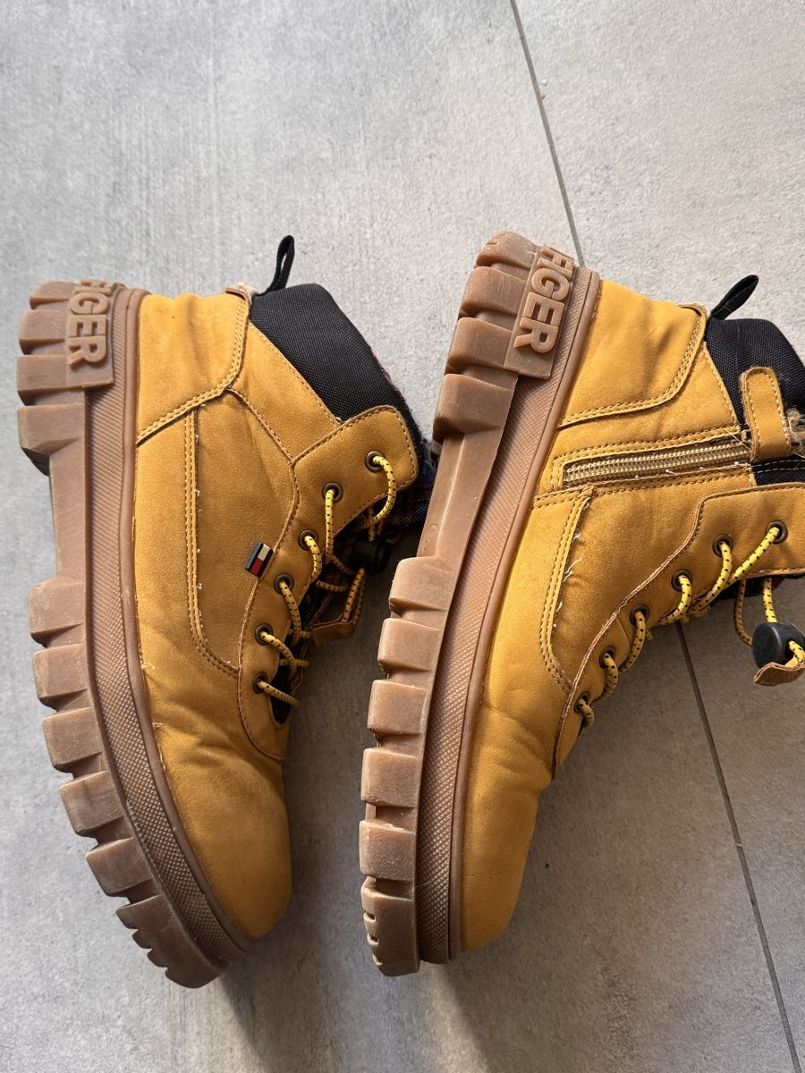 Tommy Hilfiger Scarpe da uomo: Bottes de randonnée Tommy Hilfiger - Taille 37 – Usato da La Chaux-de-Fonds venduto da Sabinchenn 1
