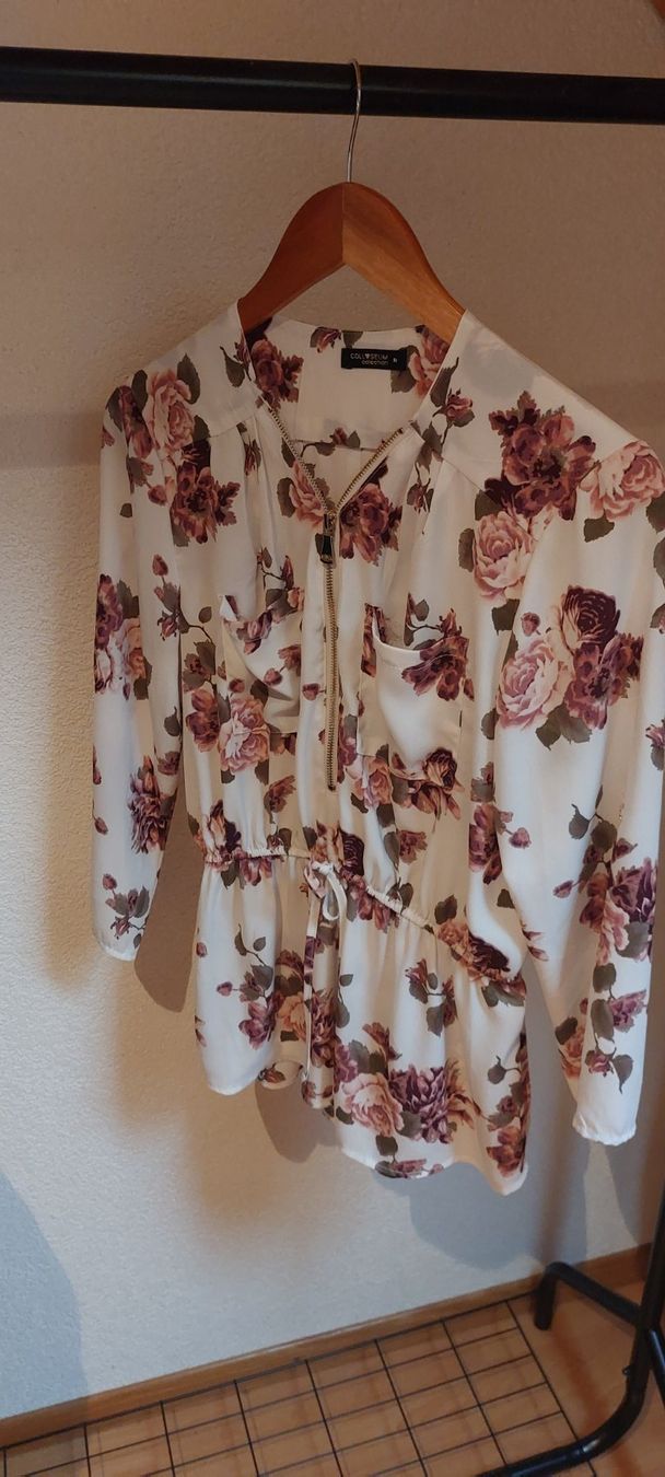 Camicette: Bluse mit Blumenmuster, Grösse M - Sommerlich leicht! – Usato da Grosshöchstetten venduto da ali_5x2c