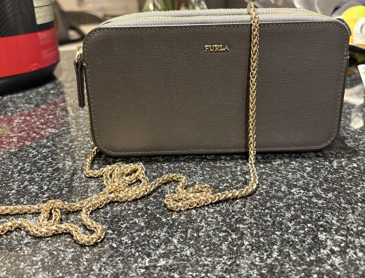 Furla Borse da donna: Furla Babylon L Shoulder Bag - Grau – Nuovo (secondo la descrizione) da Küssnacht am Rigi venduto da sus_h8n5