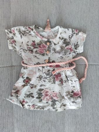 Sommerliches Blumenkleid mit Gürtel, Grösse 68