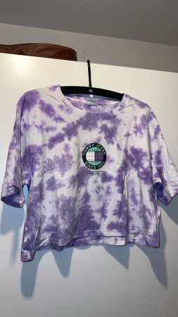 CropTop T-Shirt Tommy Jeans lila/weiss Grösse 2XL