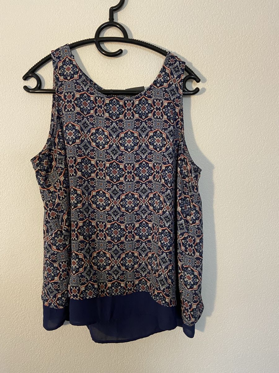 Tops: Top – D'occasion à Berlens par aye_lf66