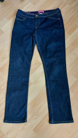 **Schöne Jeans Style Iowa von Street one, Gr. 34/32**