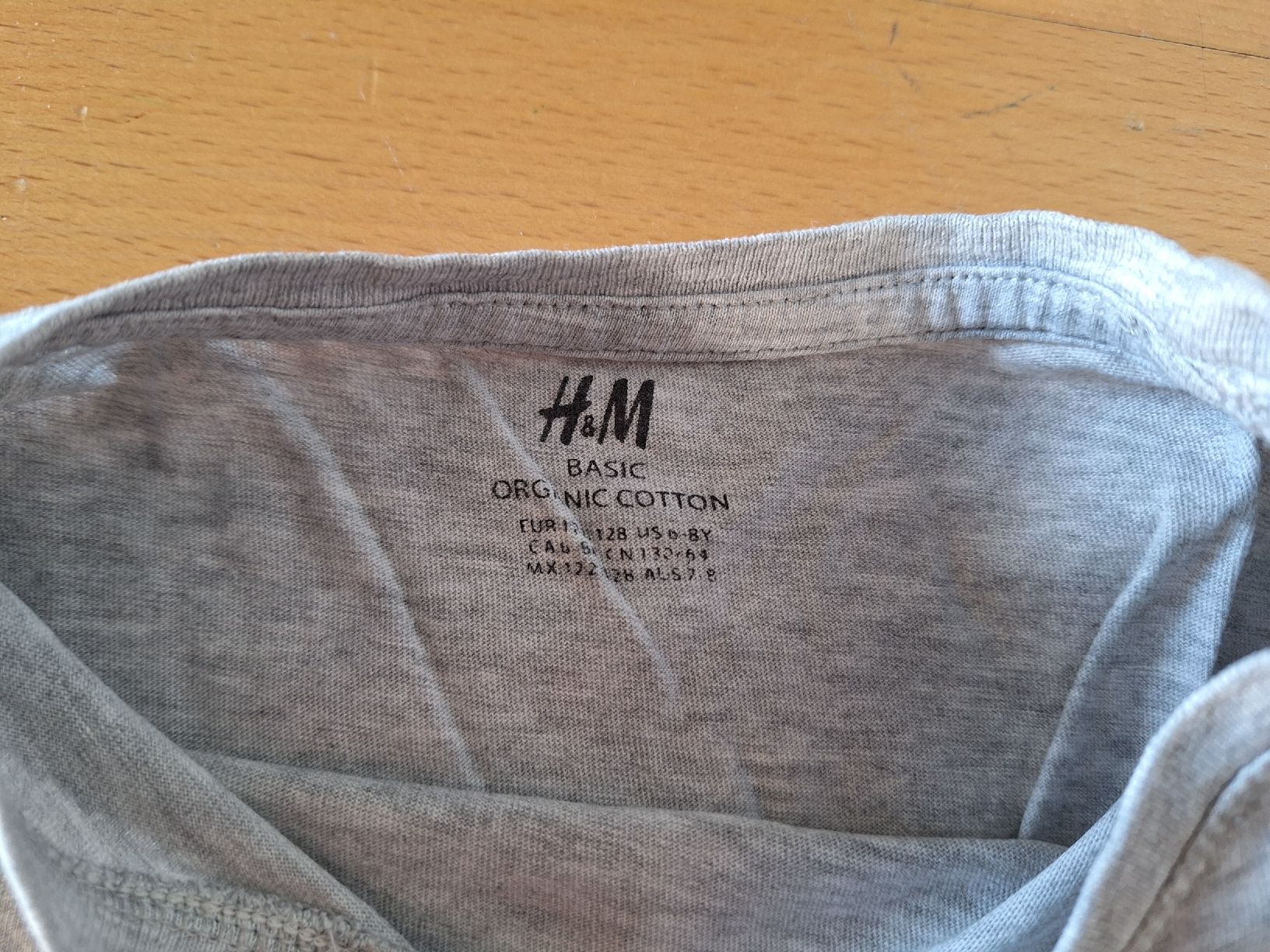 H&M Hemden, T-Shirts & Polos: Langarmshirt von H&M in Gr. 122/128 – Gebraucht aus Oberrieden von man_9tm2 1