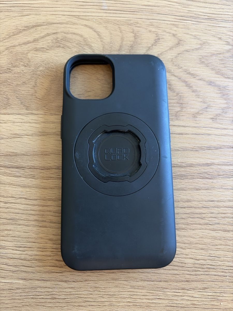 Quad Lock Covers & Schutzfolien: Quad Lock Hülle für iPhone 13 – Gebraucht aus Rickenbach LU von Amanda.Schmidli