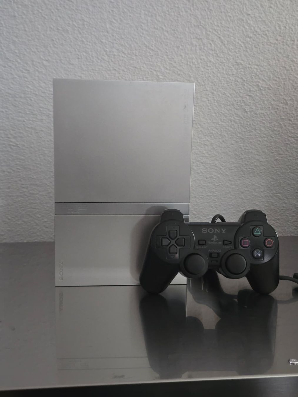 Sony Consoles: Sony PlayStation 2 Slim Silber – D'occasion à Emmen par BieteNurSo
