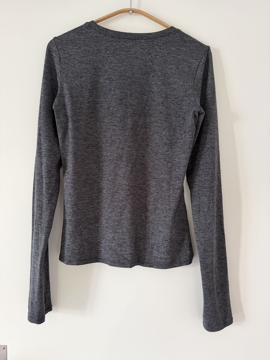 Alo Yoga Tops: Alo Yoga long sleeve – Gebraucht aus Zürich von ajoaxyz 3