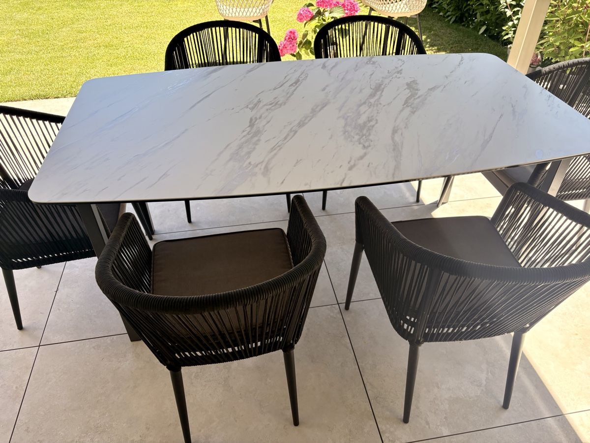 Set di tavolo e panche: Gartentisch mit 6 Livique-Stühlen – Usato da Zollikon venduto da sarosco 4
