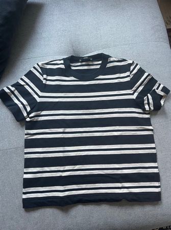 T-shirt COS rayé noir et blanc, taille M, parfait été