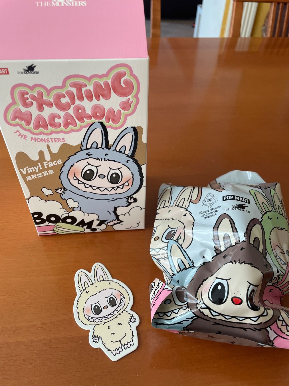 Pop Mart Statuette: Original Labubu Macaron Boom Soymilk – Nuovo e nell'imballaggio originale da Bergdietikon venduto da antovale