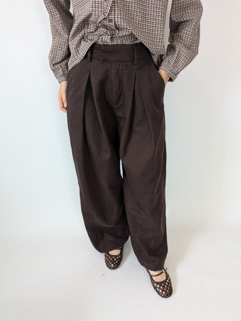 Pull&Bear Pantaloni: Hose Pull&Bear braun Stoffhose Grösse 36  – Usato da Rorschach venduto da olg_5qq2
