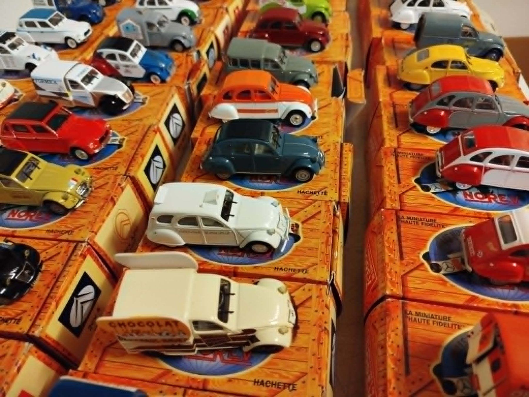 Norev Voitures modèles: 2cv miniatures collection Norev  1/43 – D'occasion à La Chaux-de-Fonds par Emmaus2300CDF 5