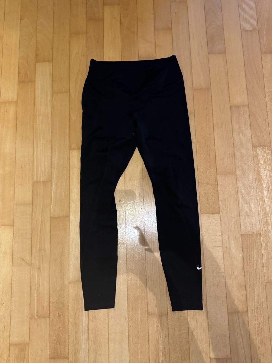 Nike Leggings: Leggins – Nuovo (secondo la descrizione) da Turgi venduto da eiiinalem