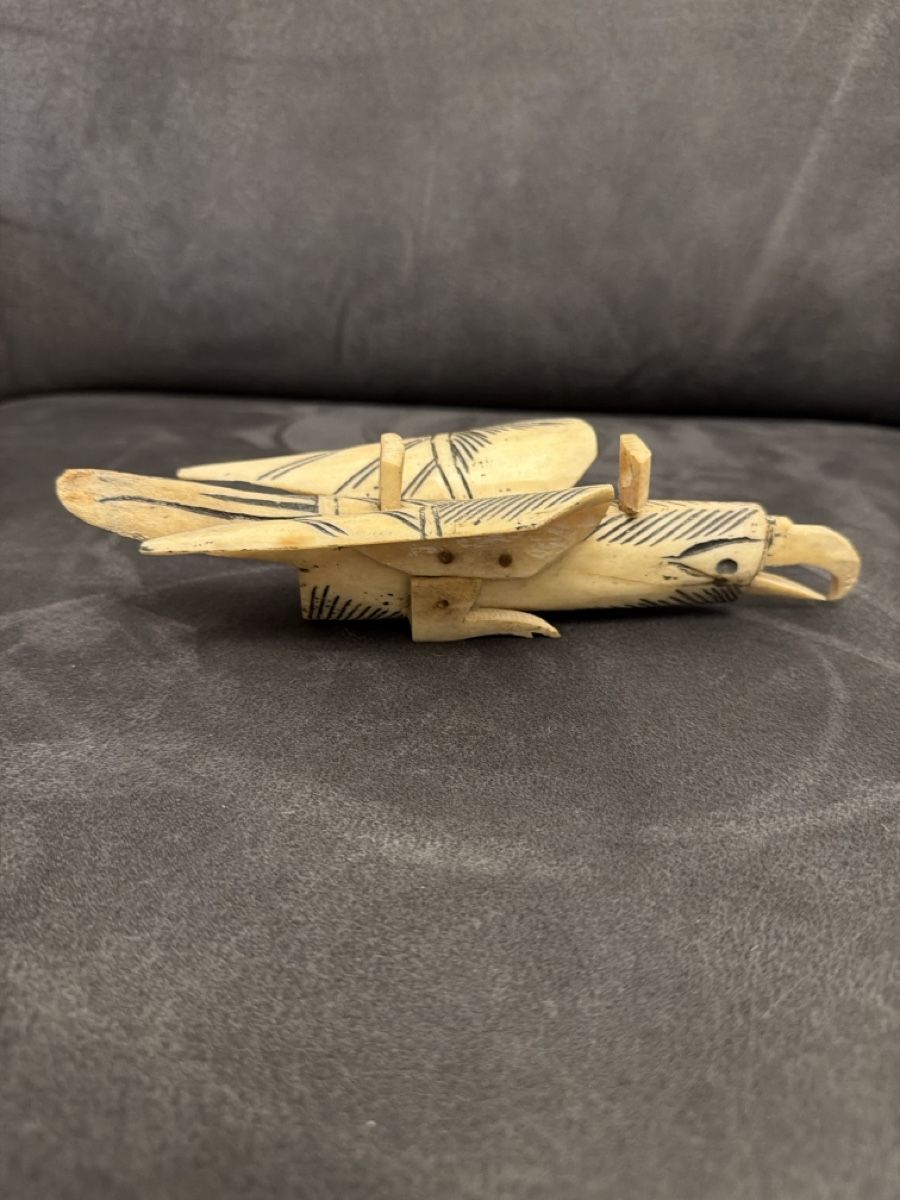 Statuette: Handgeschnitzter Vogel aus Knochen, Deko-Objekt, Vintage – Usato da Meilen venduto da sculptur