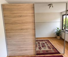 Kleiderschrank mit Schwebetür