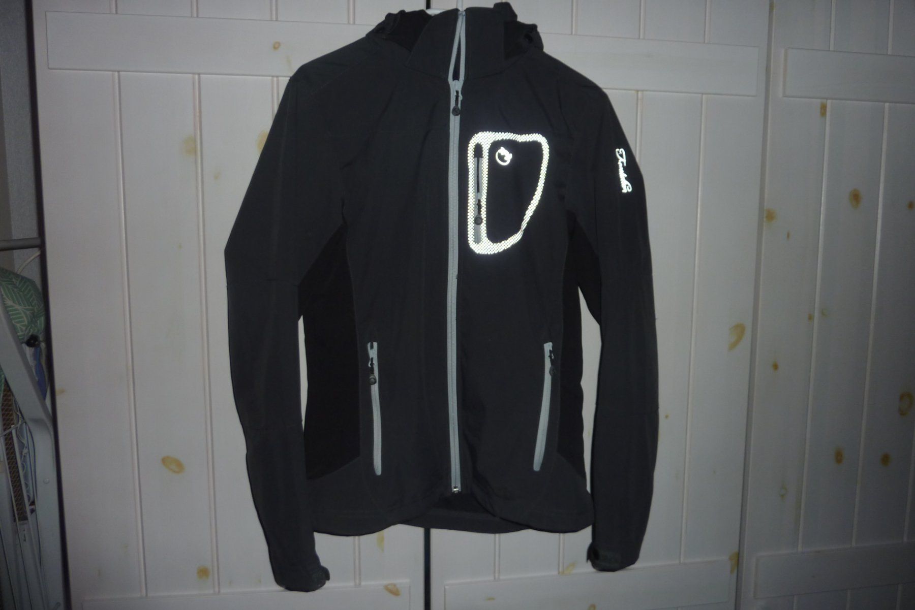 Trevolution Giacche: Trevolution,Softshell,Jacke, Grösse 40, grau/schwarz – Usato da Lausen venduto da akira003