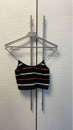 Haut à rayures noir blanc orange taille M