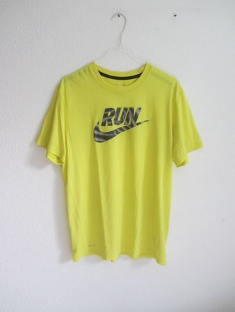 NIKE - T-Shirt gelb M
