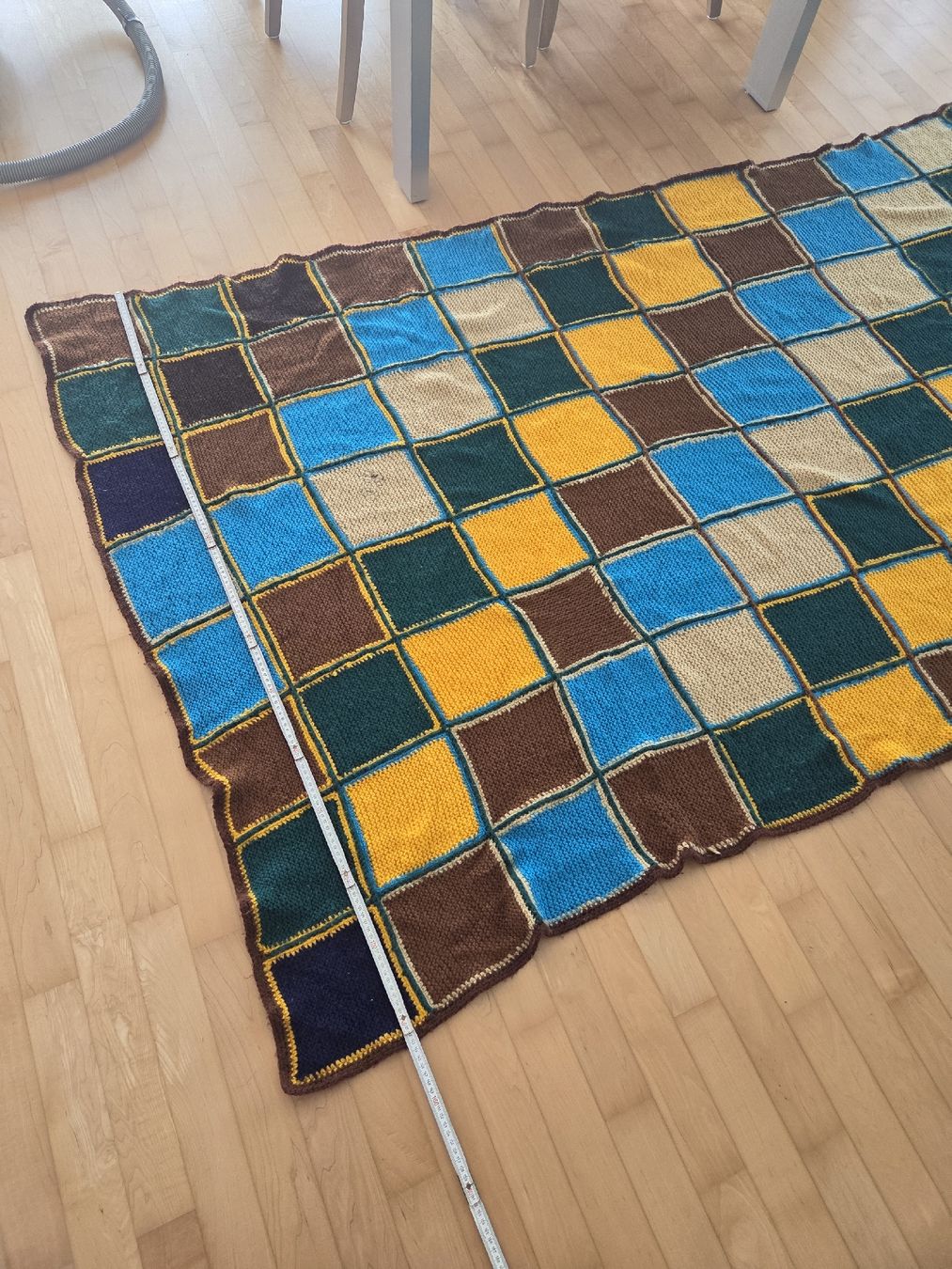 Coperte: Handgestrickte Patchwork-Decke  / 2.4 kg Wolle – Usato da Stans venduto da chessy. 2