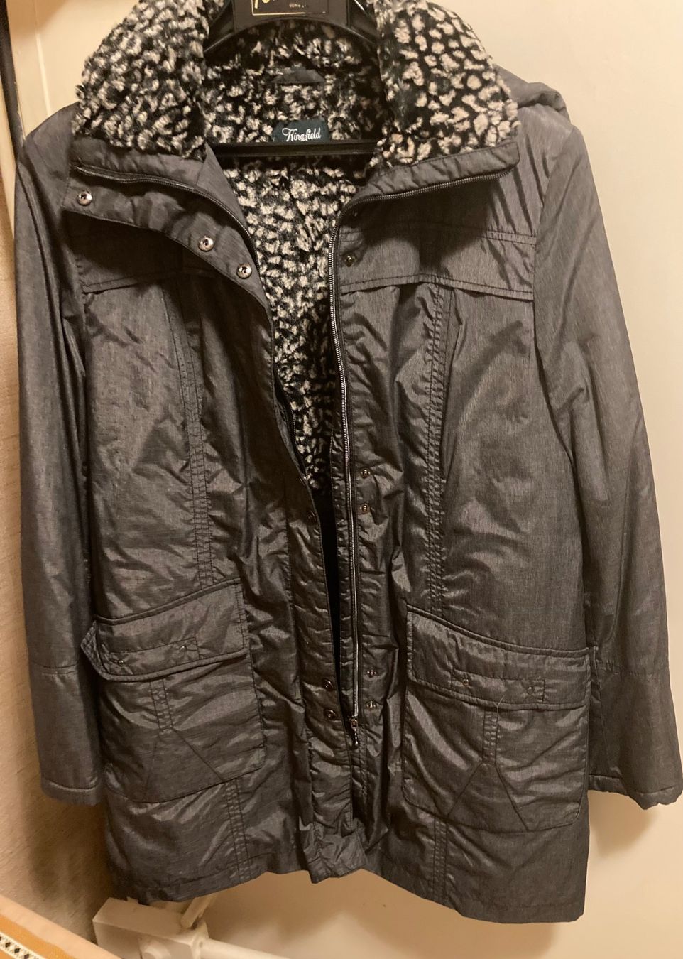 Giacche: Wattierte Winter/Skijacke – Nuovo (secondo la descrizione) da Villmergen venduto da Sandy084