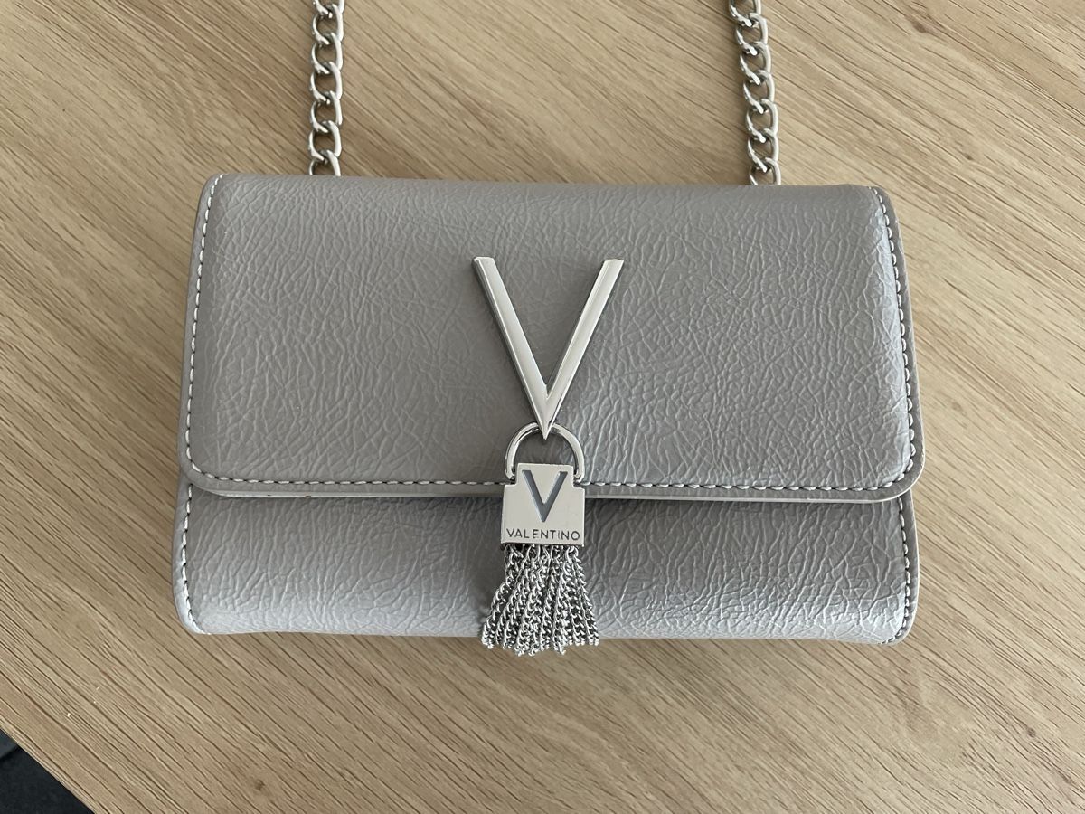 Valentino Borse da donna: Graue Valentino Clutch – Usato da Muri AG venduto da Dosala