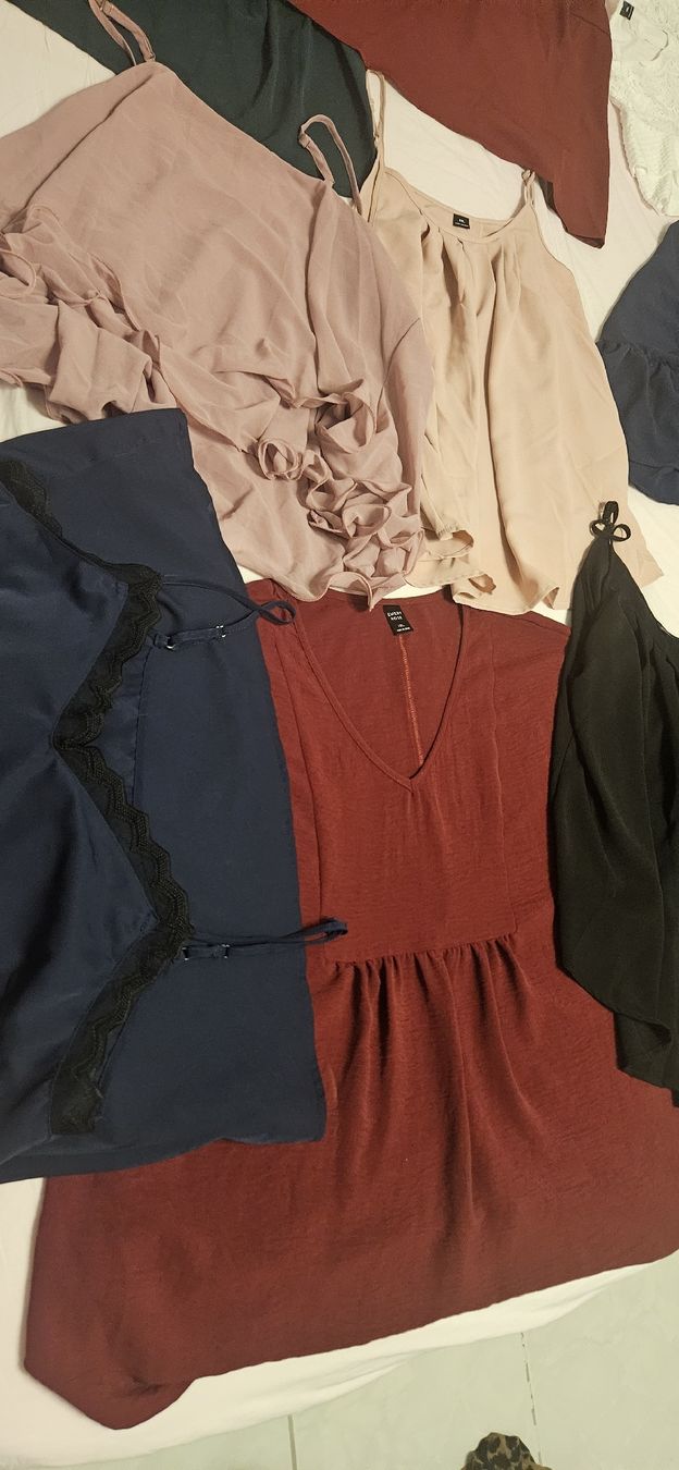 Lotti di vestiti: kleiderset  1 XL – Usato da Schlieren venduto da Disneylover 2