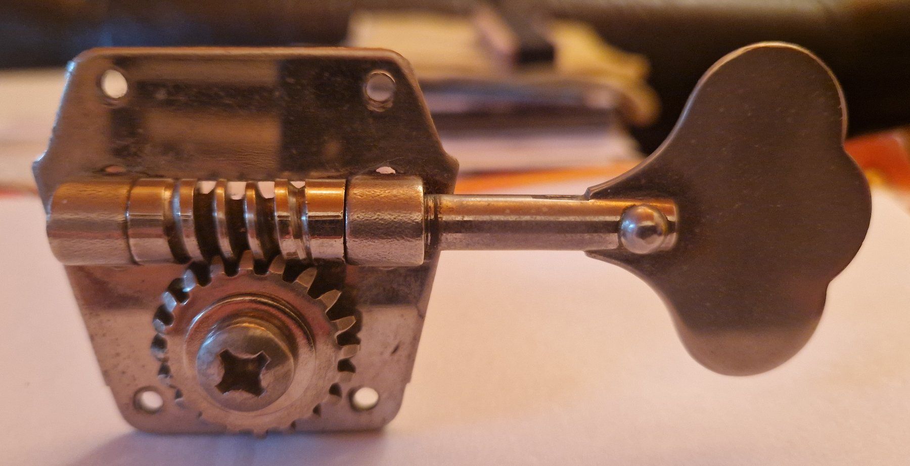 Fender Strumenti musicali: Fender 1965 Bass Tuner. – Usato da St-Saphorin-Lavaux venduto da Digit2