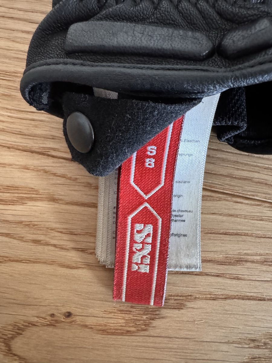 IXS Handschuhe & Handstulpen: IXS Tapio 3.0 Leder Motorradhandschuhe, Schwarz – Gebraucht aus Rickenbach LU von Mita.Chris 2